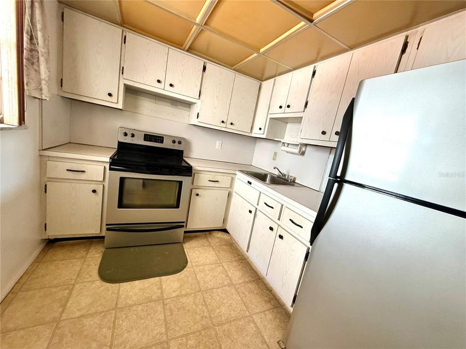 Под контрактом: $99,900 (1 спален, 1 ванн, 840 Квадратных фут)
