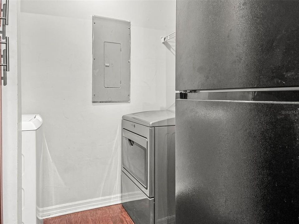 For Sale: $189,000 (2 beds, 2 baths, 898 Square Feet)