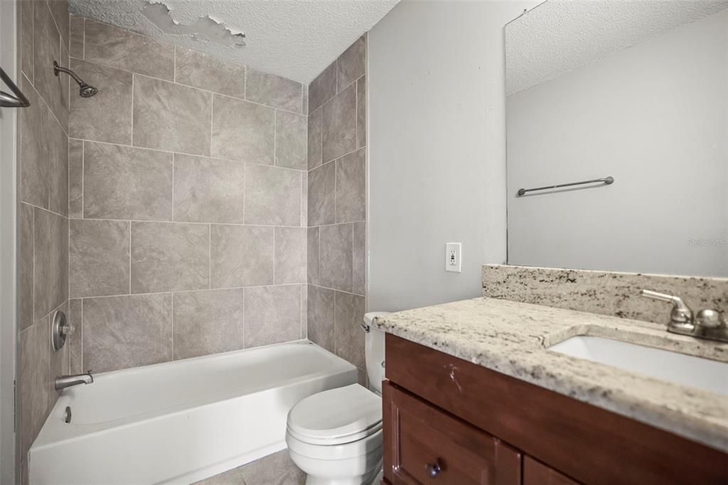 For Sale: $189,000 (2 beds, 2 baths, 898 Square Feet)