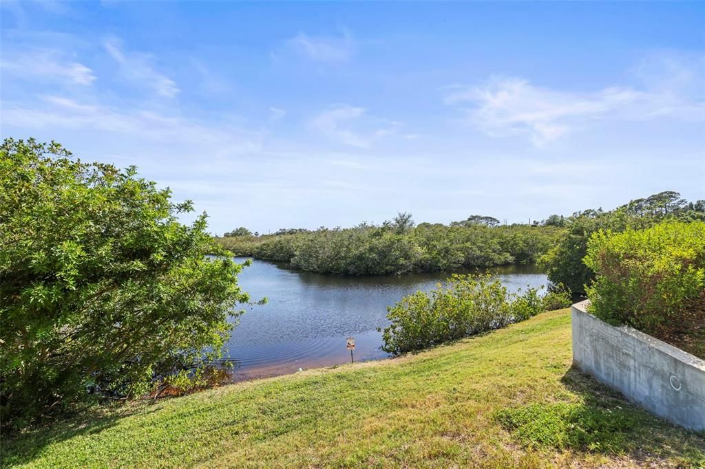 For Sale: $189,000 (2 beds, 2 baths, 898 Square Feet)