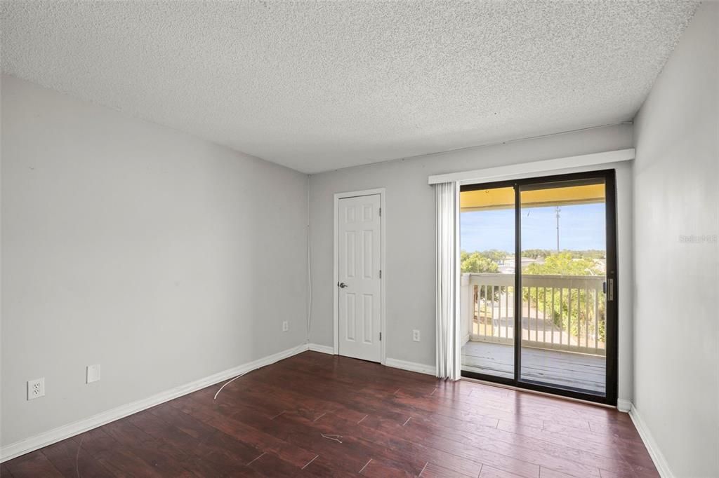 For Sale: $189,000 (2 beds, 2 baths, 898 Square Feet)