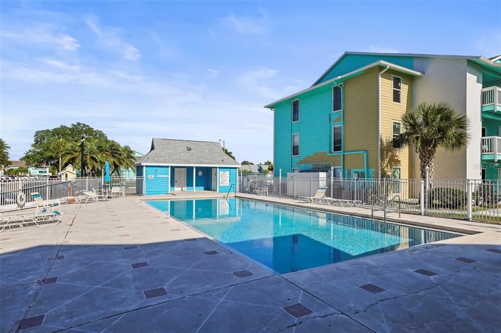 For Sale: $189,000 (2 beds, 2 baths, 898 Square Feet)