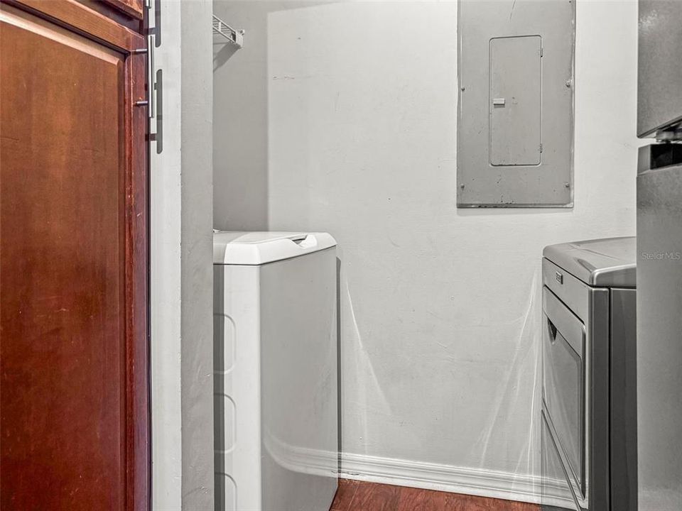 For Sale: $189,000 (2 beds, 2 baths, 898 Square Feet)