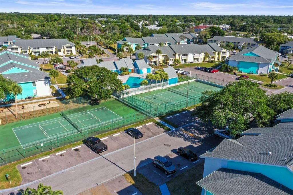 For Sale: $189,000 (2 beds, 2 baths, 898 Square Feet)