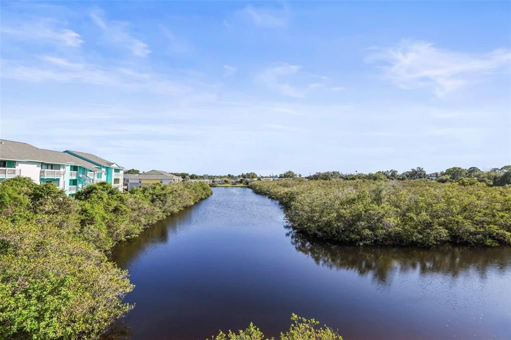 For Sale: $189,000 (2 beds, 2 baths, 898 Square Feet)