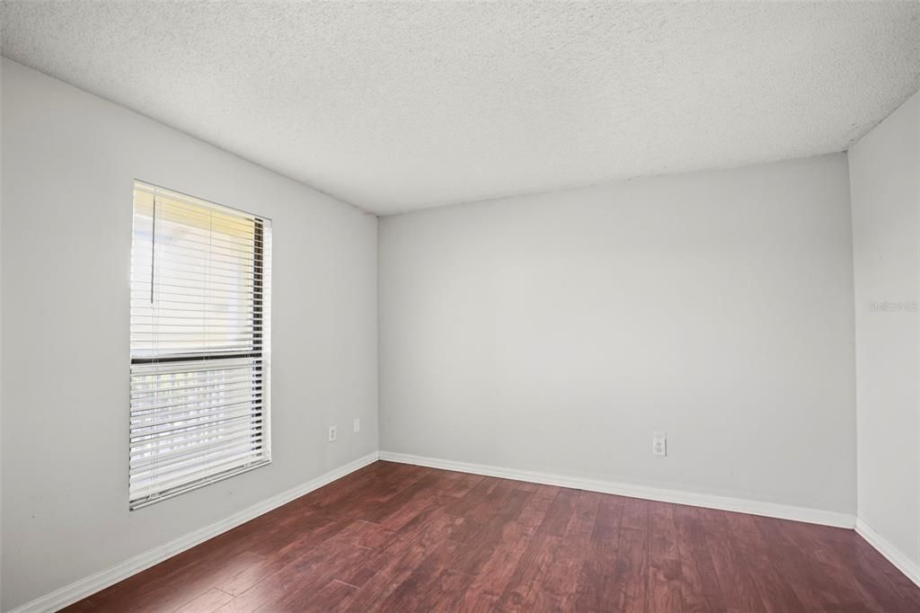 For Sale: $189,000 (2 beds, 2 baths, 898 Square Feet)