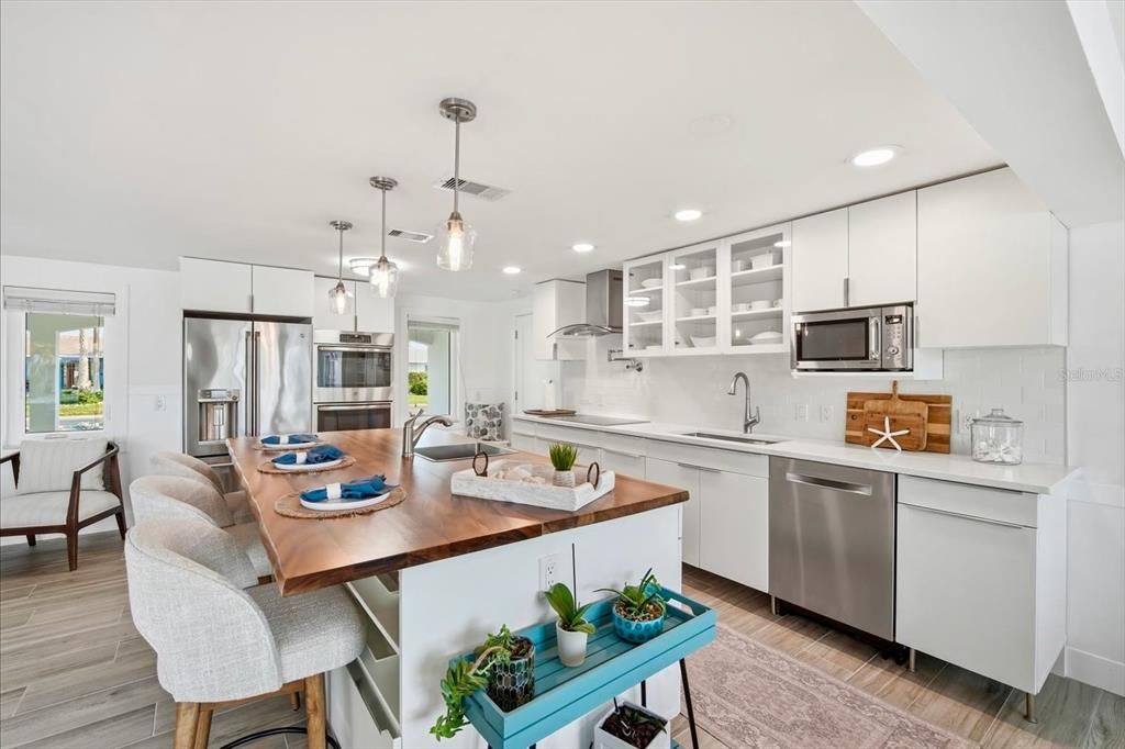 For Sale: $2,175,000 (3 beds, 3 baths, 2205 Square Feet)