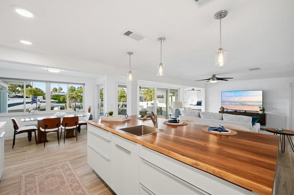 For Sale: $2,175,000 (3 beds, 3 baths, 2205 Square Feet)