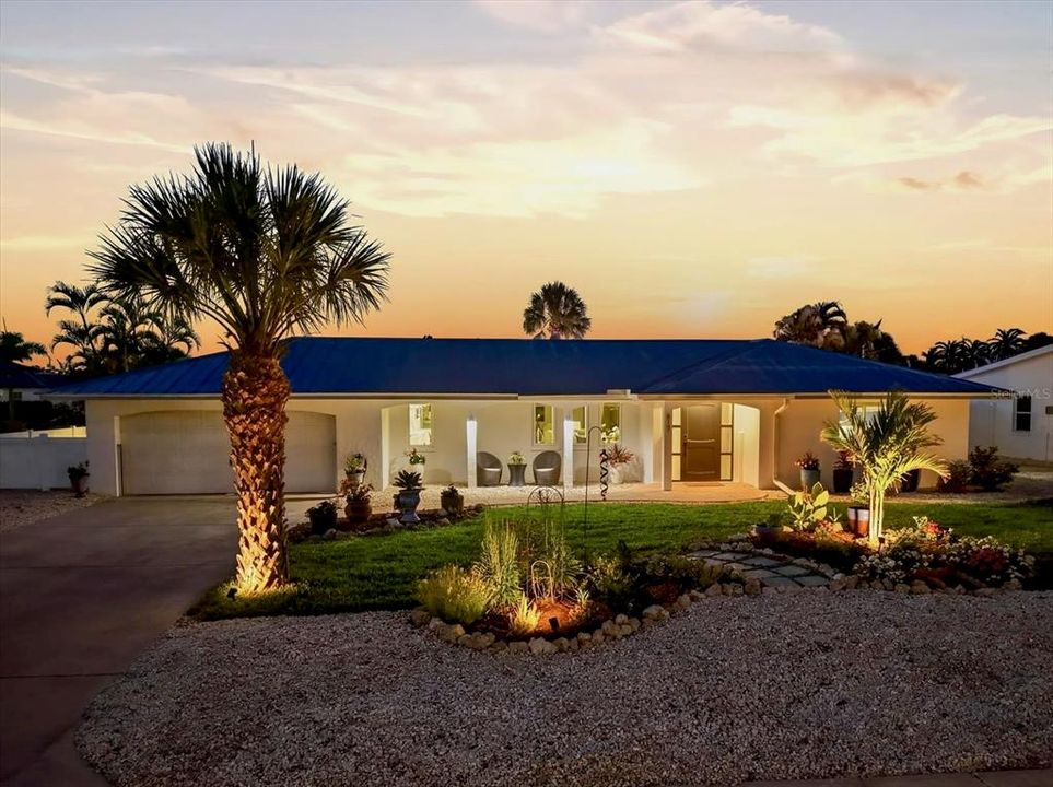 For Sale: $2,175,000 (3 beds, 3 baths, 2205 Square Feet)