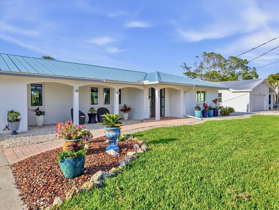 For Sale: $2,175,000 (3 beds, 3 baths, 2205 Square Feet)