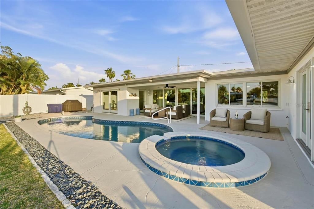 For Sale: $2,175,000 (3 beds, 3 baths, 2205 Square Feet)