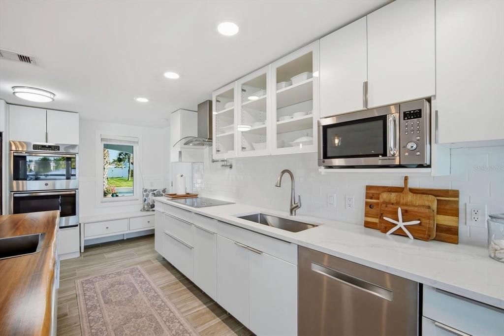For Sale: $2,175,000 (3 beds, 3 baths, 2205 Square Feet)