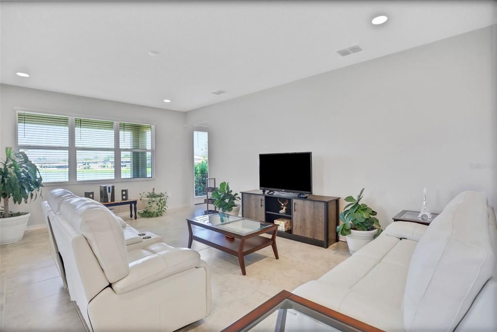 En Venta: $489,900 (5 camas, 3 baños, 3566 Pies cuadrados)