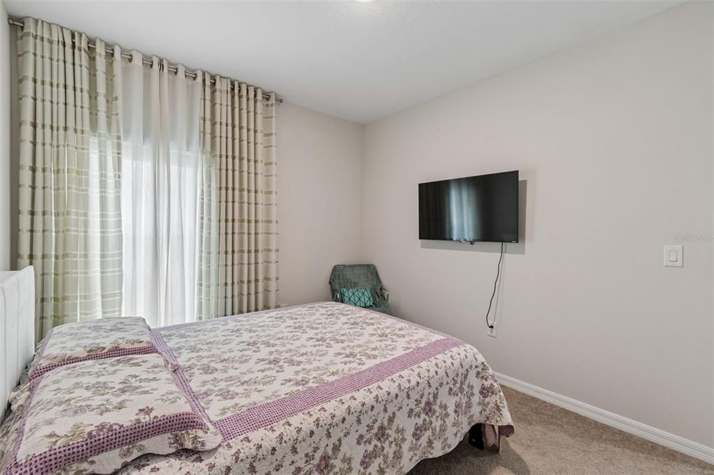 For Sale: $384,999 (5 beds, 3 baths, 2470 Square Feet)