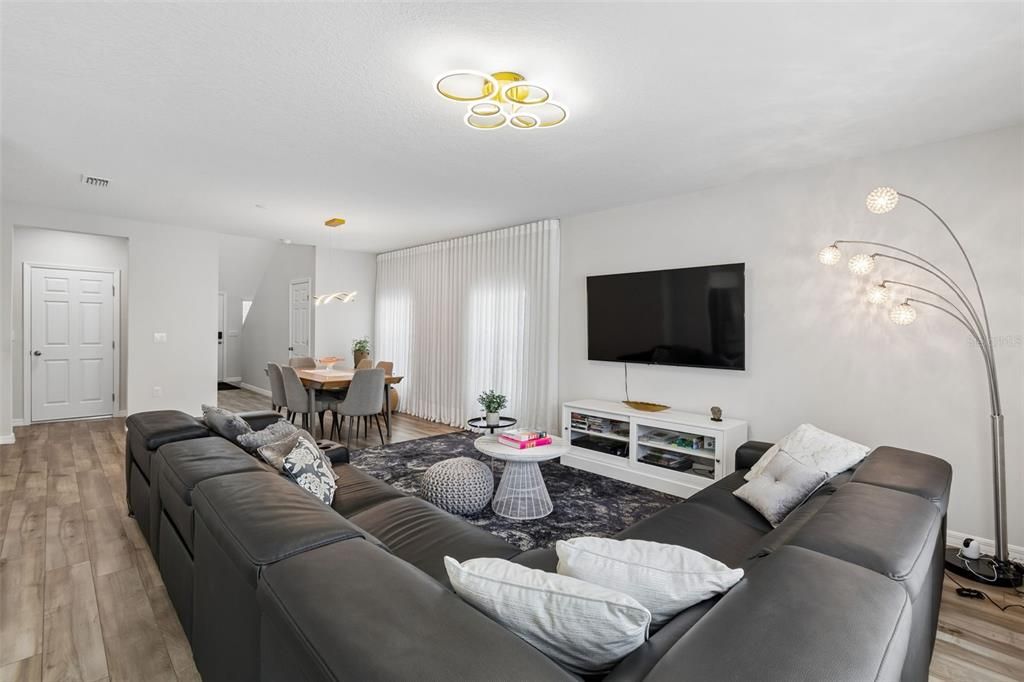 For Sale: $384,999 (5 beds, 3 baths, 2470 Square Feet)