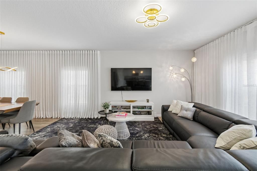 For Sale: $384,999 (5 beds, 3 baths, 2470 Square Feet)
