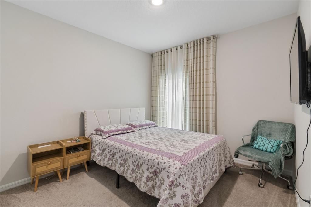 For Sale: $384,999 (5 beds, 3 baths, 2470 Square Feet)