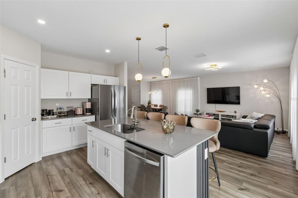For Sale: $384,999 (5 beds, 3 baths, 2470 Square Feet)