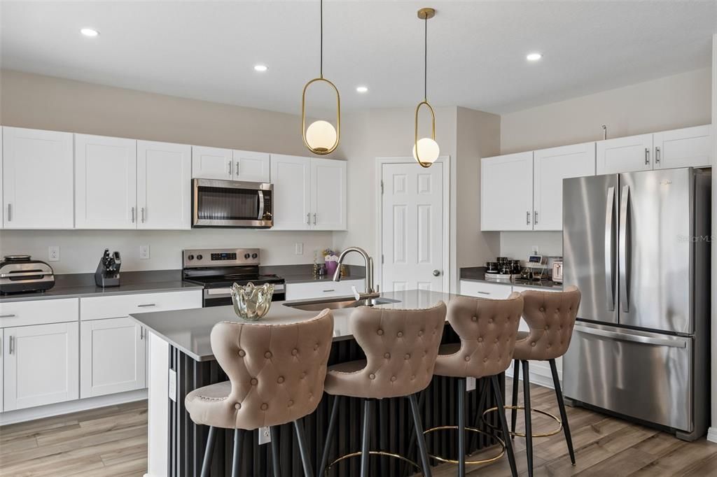 For Sale: $384,999 (5 beds, 3 baths, 2470 Square Feet)