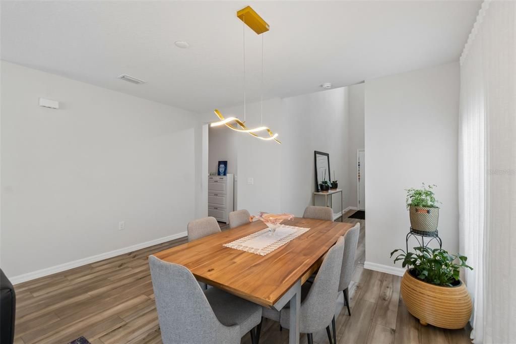 For Sale: $384,999 (5 beds, 3 baths, 2470 Square Feet)