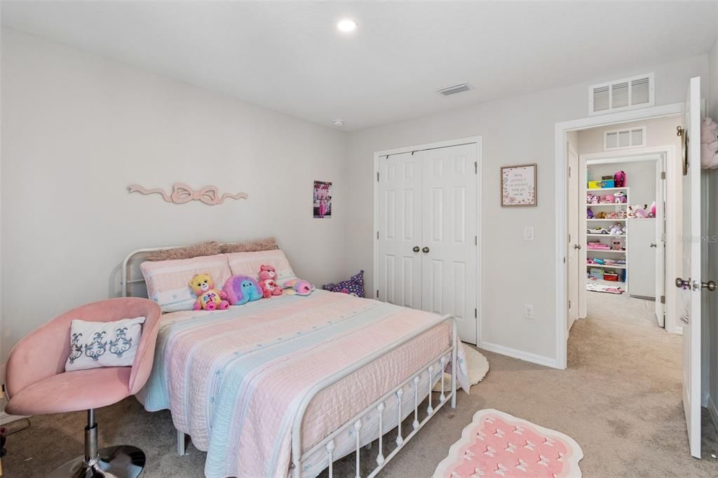 For Sale: $384,999 (5 beds, 3 baths, 2470 Square Feet)