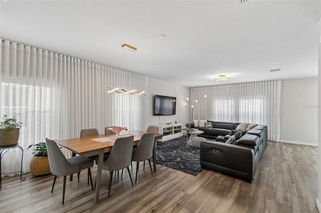 For Sale: $384,999 (5 beds, 3 baths, 2470 Square Feet)