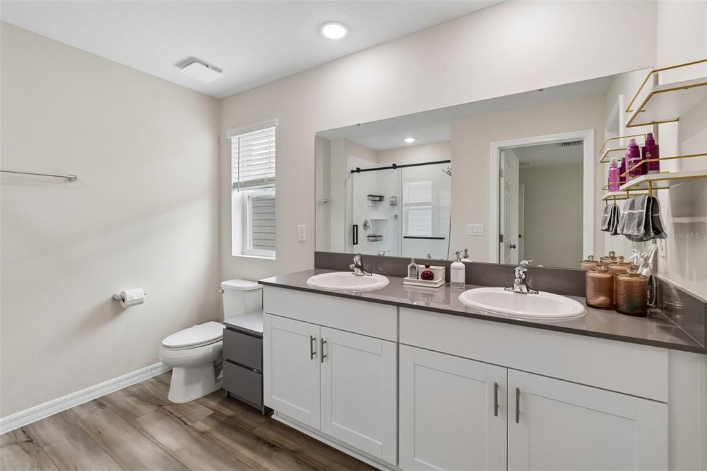 For Sale: $384,999 (5 beds, 3 baths, 2470 Square Feet)