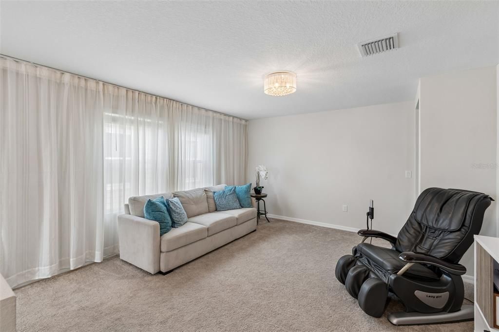 For Sale: $384,999 (5 beds, 3 baths, 2470 Square Feet)