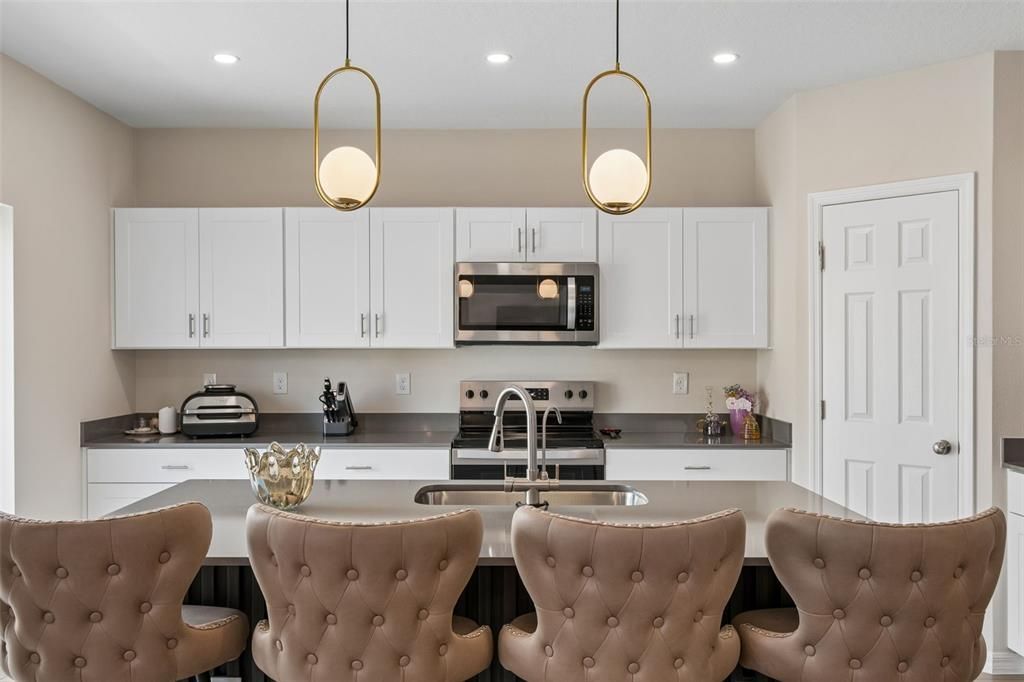 For Sale: $384,999 (5 beds, 3 baths, 2470 Square Feet)