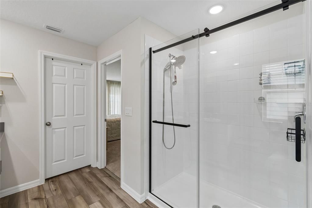 For Sale: $384,999 (5 beds, 3 baths, 2470 Square Feet)