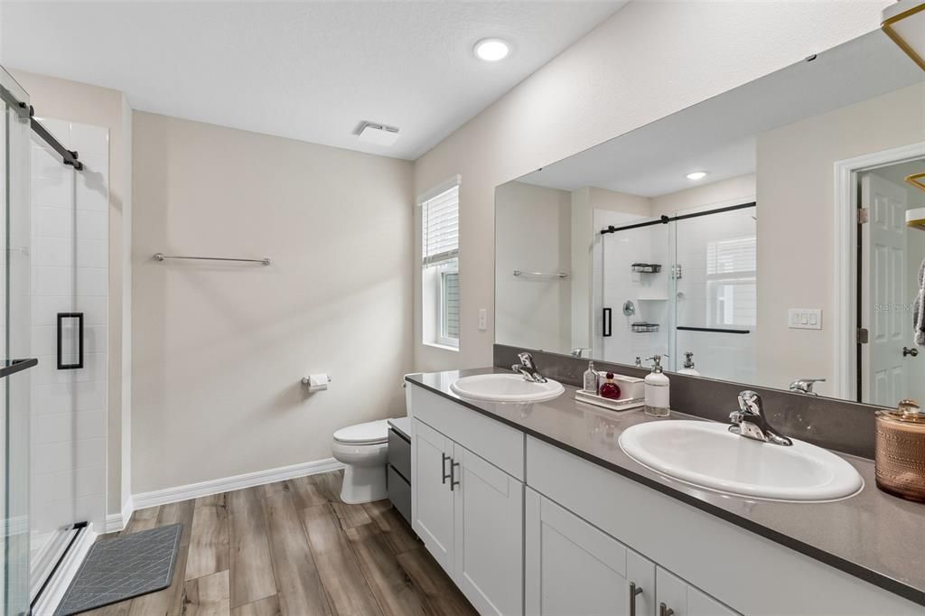 For Sale: $384,999 (5 beds, 3 baths, 2470 Square Feet)