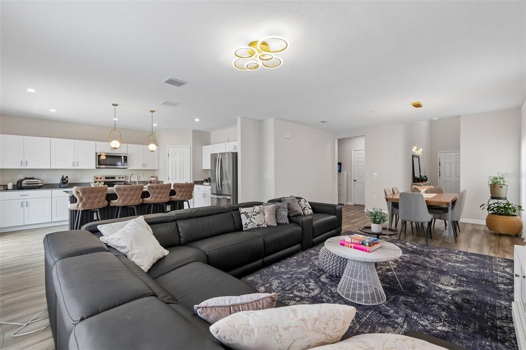 For Sale: $384,999 (5 beds, 3 baths, 2470 Square Feet)