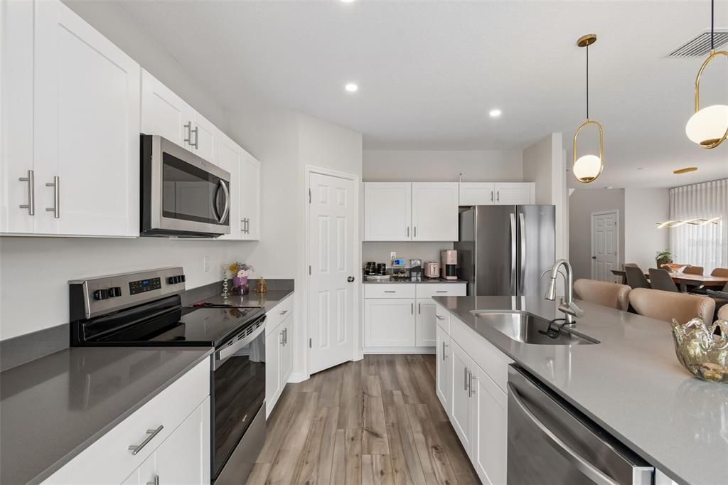 For Sale: $384,999 (5 beds, 3 baths, 2470 Square Feet)