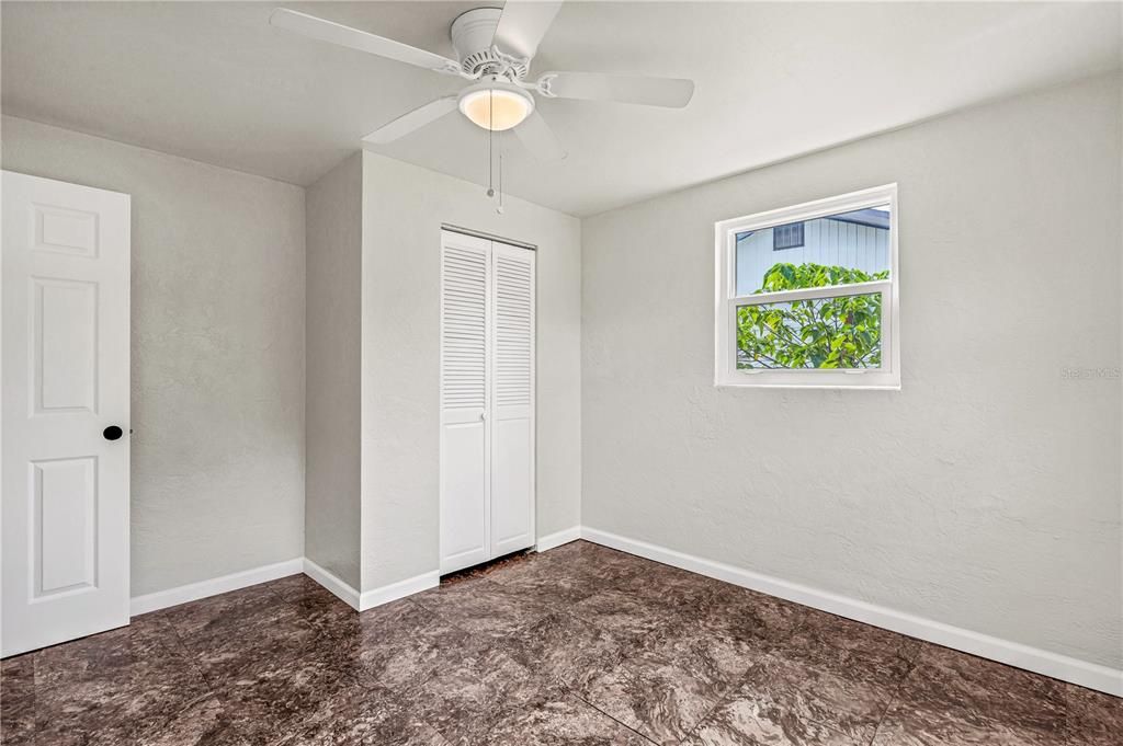 Active With Contract: $197,000 (2 beds, 1 baths, 780 Square Feet)