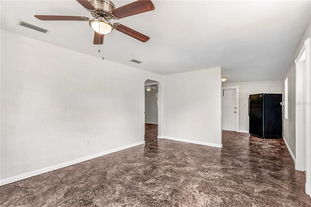 Active With Contract: $197,000 (2 beds, 1 baths, 780 Square Feet)