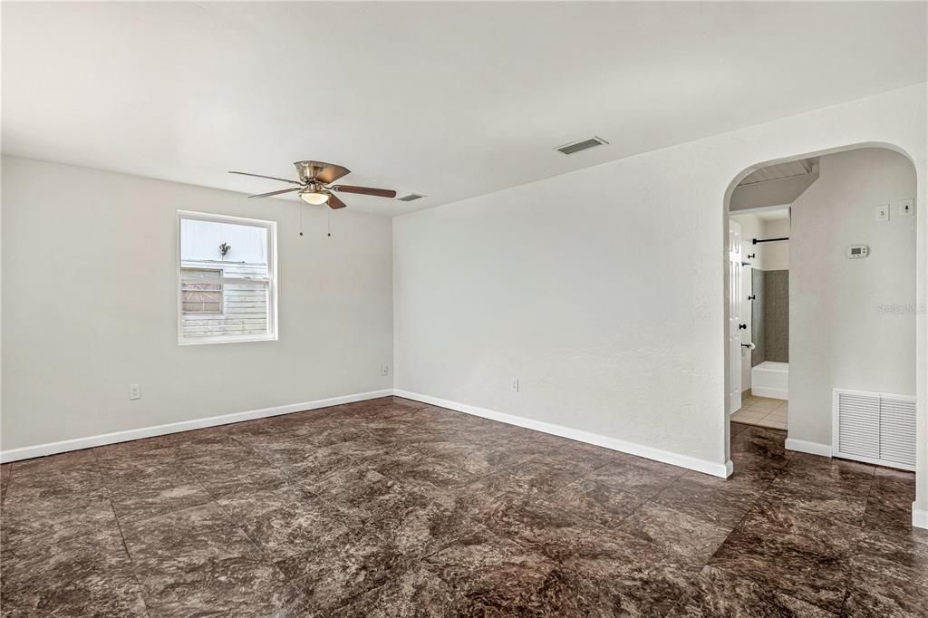 Active With Contract: $197,000 (2 beds, 1 baths, 780 Square Feet)