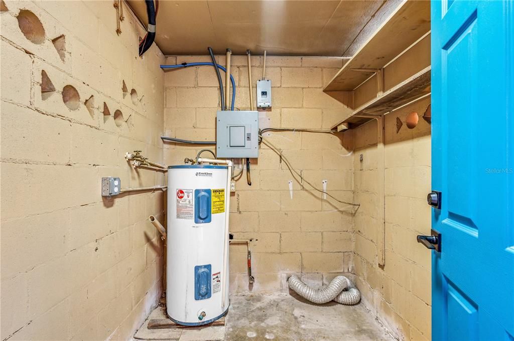 Active With Contract: $197,000 (2 beds, 1 baths, 780 Square Feet)