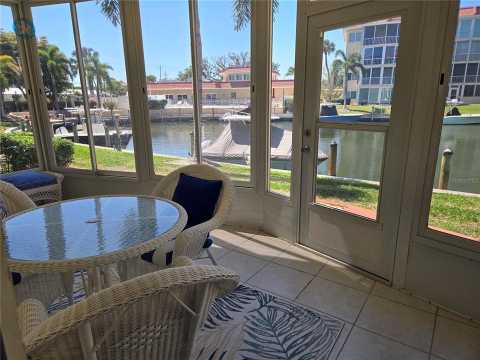 Active With Contract: $425,000 (2 beds, 2 baths, 929 Square Feet)