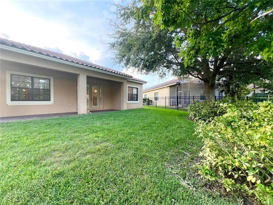 Active With Contract: $3,200 (3 beds, 2 baths, 1678 Square Feet)