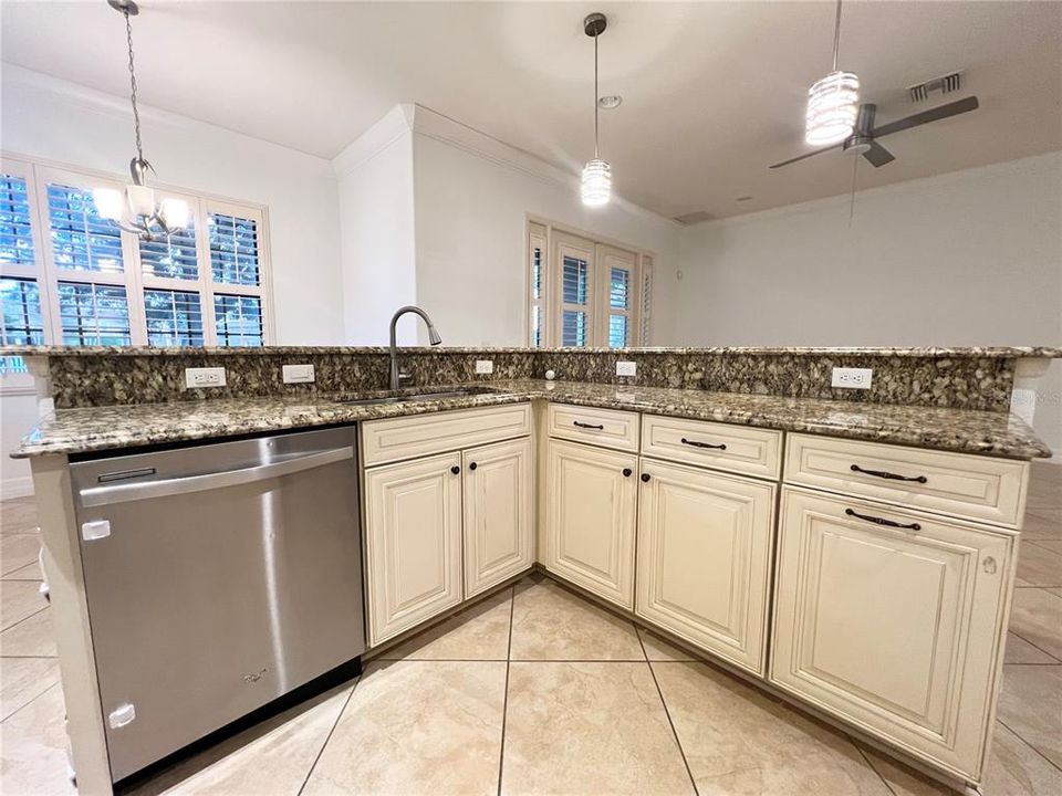 Active With Contract: $3,200 (3 beds, 2 baths, 1678 Square Feet)
