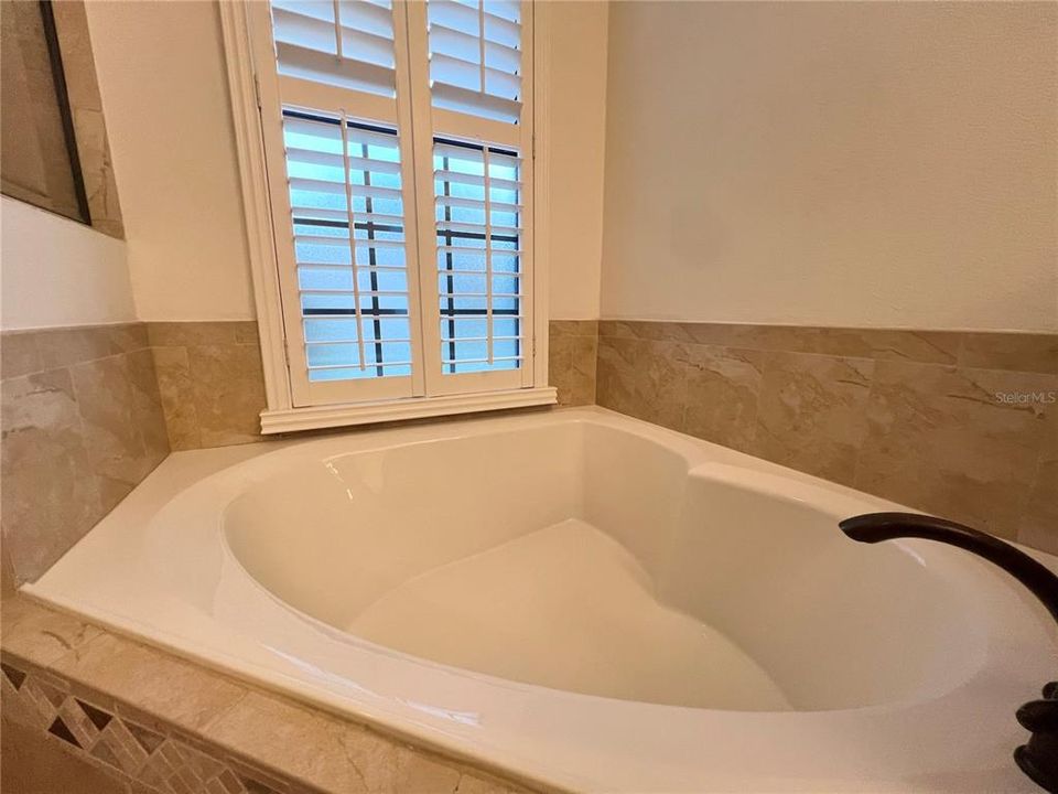 Active With Contract: $3,200 (3 beds, 2 baths, 1678 Square Feet)