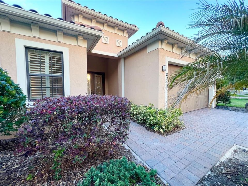 Active With Contract: $3,200 (3 beds, 2 baths, 1678 Square Feet)