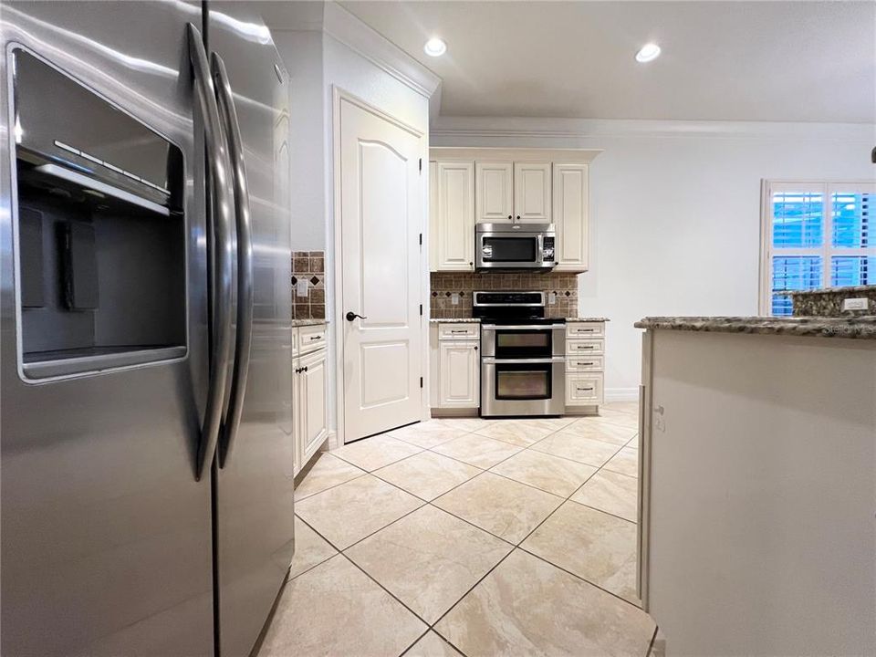 Active With Contract: $3,200 (3 beds, 2 baths, 1678 Square Feet)