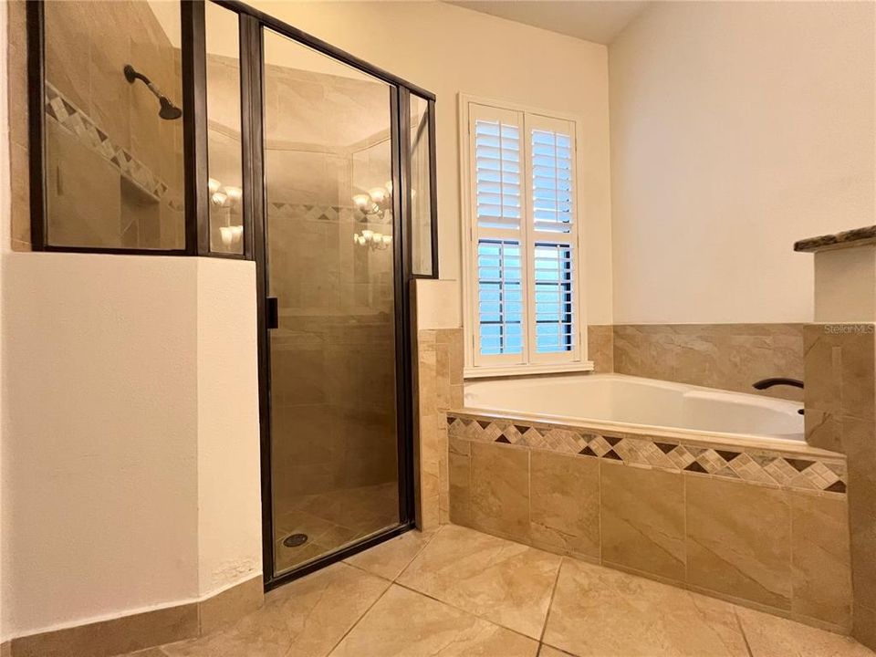 Active With Contract: $3,200 (3 beds, 2 baths, 1678 Square Feet)