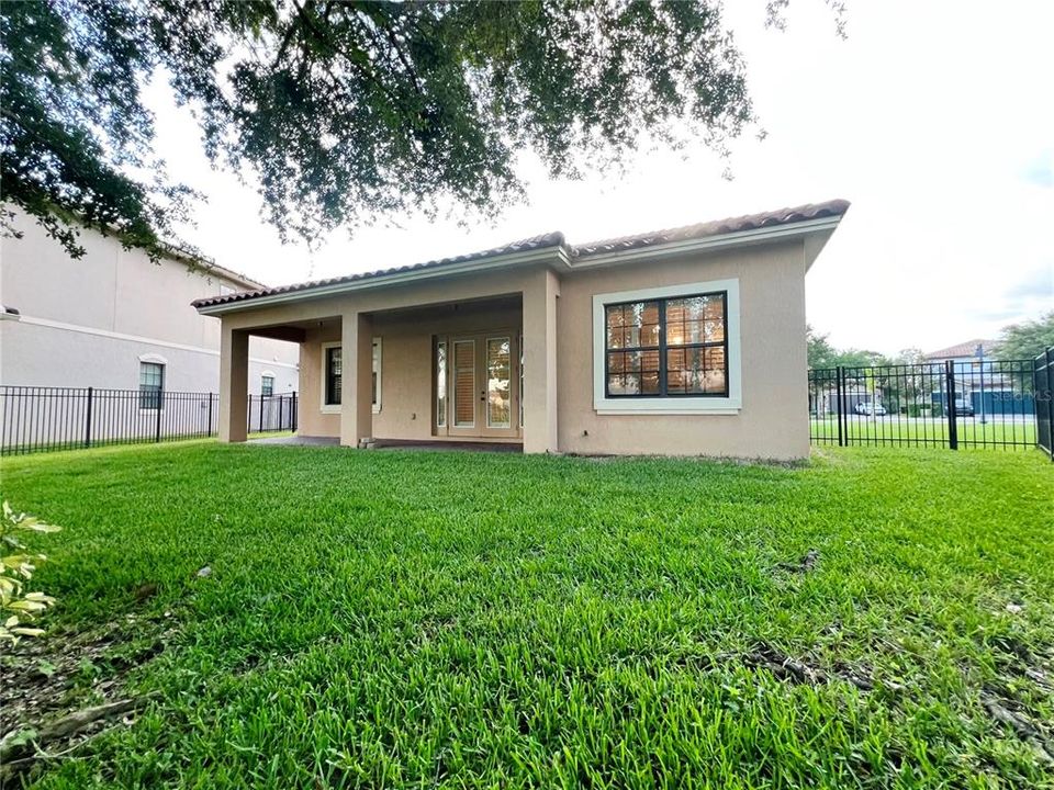 Active With Contract: $3,200 (3 beds, 2 baths, 1678 Square Feet)