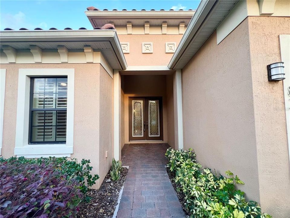 Active With Contract: $3,200 (3 beds, 2 baths, 1678 Square Feet)