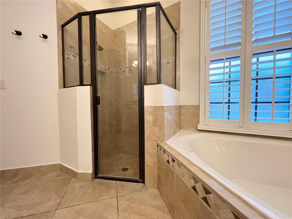 Active With Contract: $3,200 (3 beds, 2 baths, 1678 Square Feet)