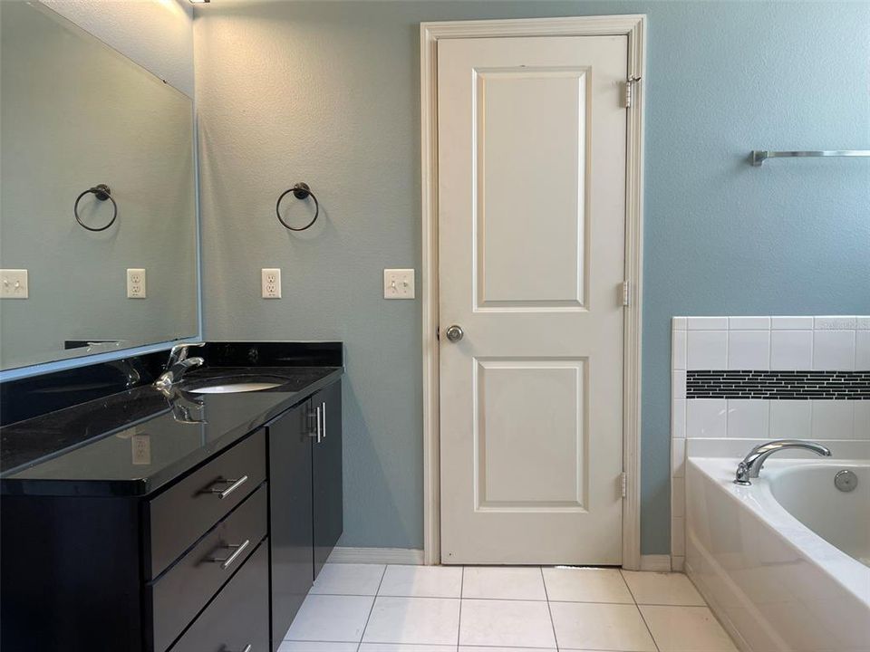 Activo con contrato: $2,795 (3 camas, 2 baños, 1723 Pies cuadrados)