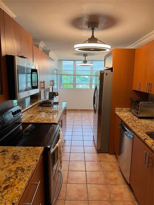 Active With Contract: $425,000 (3 beds, 2 baths, 1573 Square Feet)