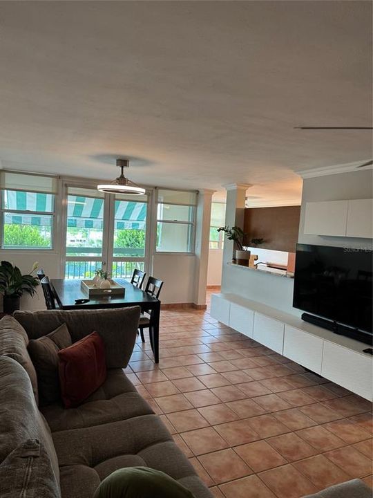 Active With Contract: $425,000 (3 beds, 2 baths, 1573 Square Feet)